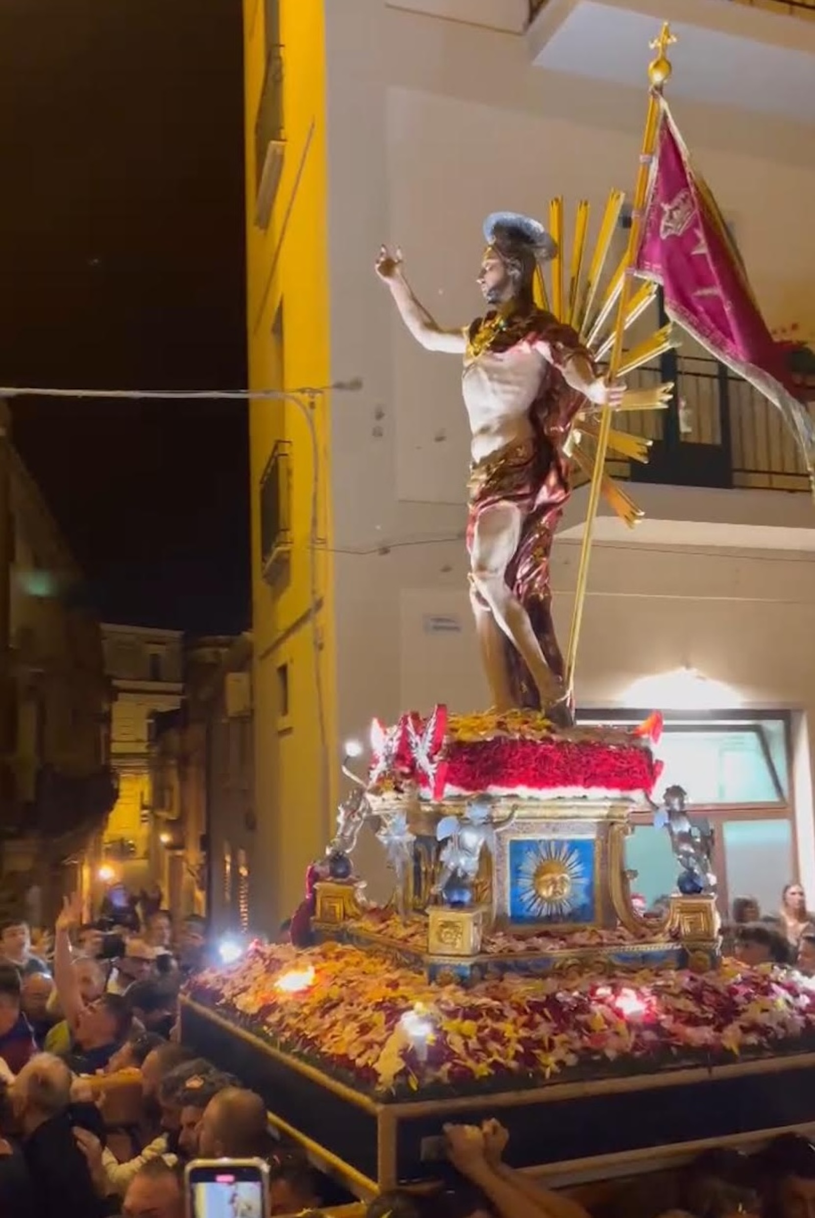 Caro Vinicio Capossela, se tu fai regalo a Scicli, Scicli fa un regalo a te