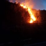 Canadair in azione per domare incendio a Monterosso Almo