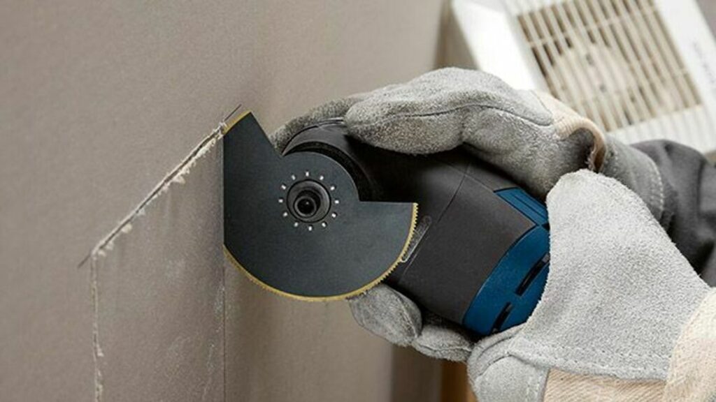 Modica, si ferisce a un braccio col flex, rischia un braccio