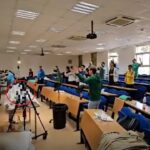 Medici ballano il "Gioca Jouer" durante un'autopsia: il video