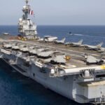 La portaerei nucleare francese Charles de Gaulle arriva nel Mediterraneo