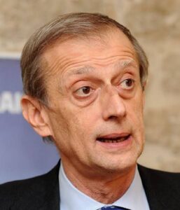 Piero Fassino e il profumo, ci sarebbe un precedente