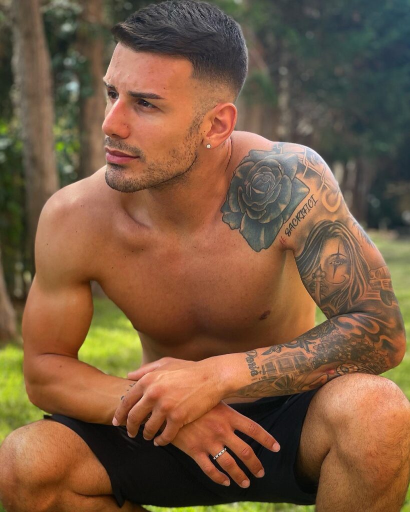 Il cantante neomelodico Angelo Famao a Scicli per la festa del Salvatore