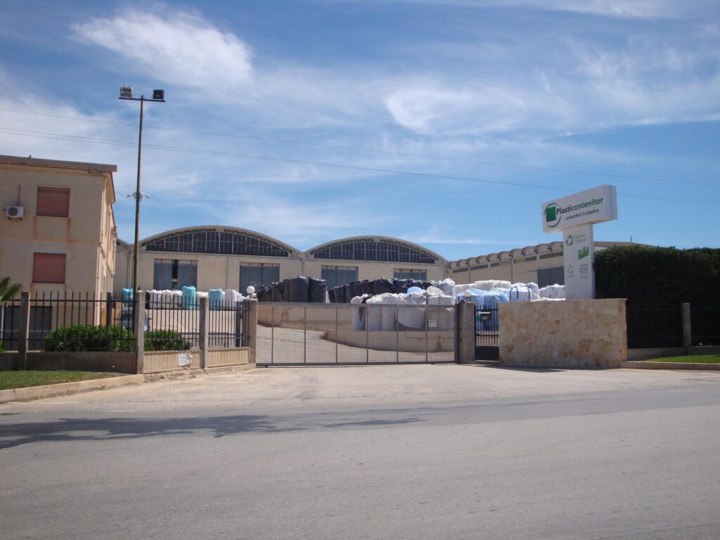 Plasticontenitor, la storia della plastica a Scicli