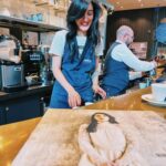 Levante torna a fare la barista per un giorno