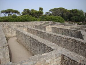 Arte, il Minotauro dentro il labirinto del Castello di Donnafugata