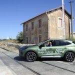 Ford Kuga Hybrid 180 cavalli, 2500 benzina-elettrico: il Suv da 24 al litro