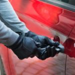 Tenta di rubare un'auto nella costa ispicese, preso catanese