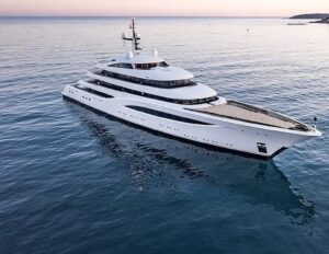 Yacht, a Taormina è arrivato Faith, del fondatore dell'Aston Martin