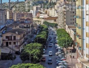 Extracomunitario violento in viale Medaglie d'Oro, fermato