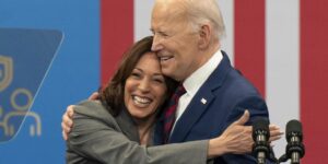 Biden si ritira dalla corsa alla Casa Bianca e appoggia Kamala Harris
