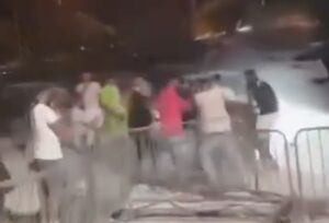 Rissa in un locale della movida nella zona archeologica di Ispica