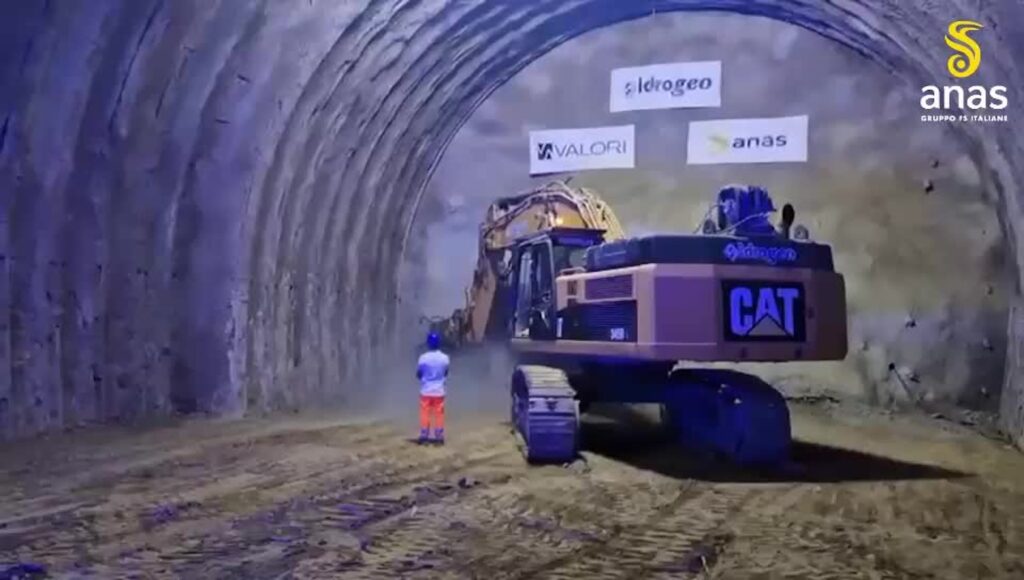 Abbattuto diaframma della galleria che collegher&agrave; Licodia a Rg-Ct