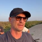Biagio Antonacci torna in vacanza nel ragusano e va in bici