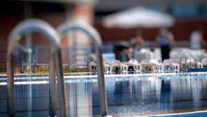 Bimbo di 3 anni muore annegato nella piscina di casa