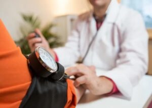 Medico di base arrestato per violenza sessuale su paziente