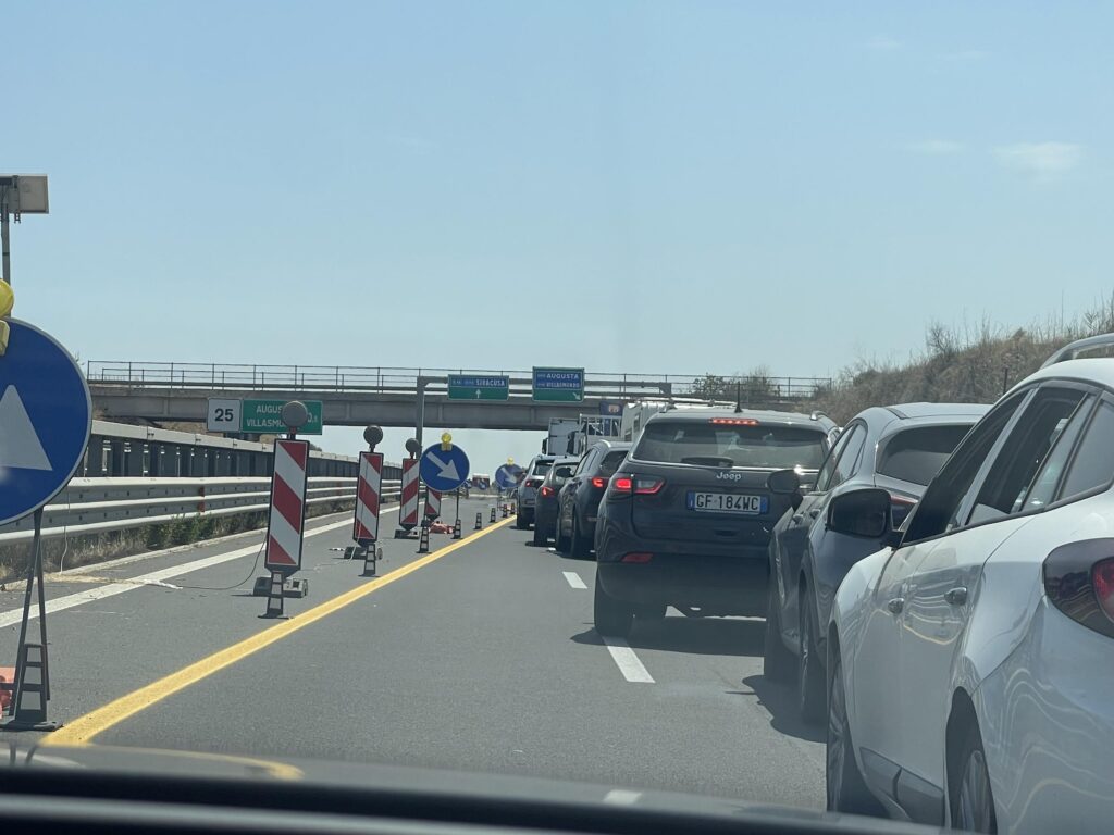 I lavori in autostrada ad Augusta il 3 agosto e le code interminabili