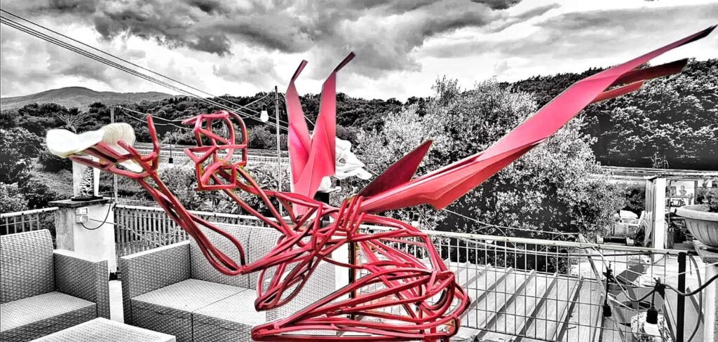 Castello di Donnafugata, la scultura Dedalo e Icaro di Fulvio Merolli