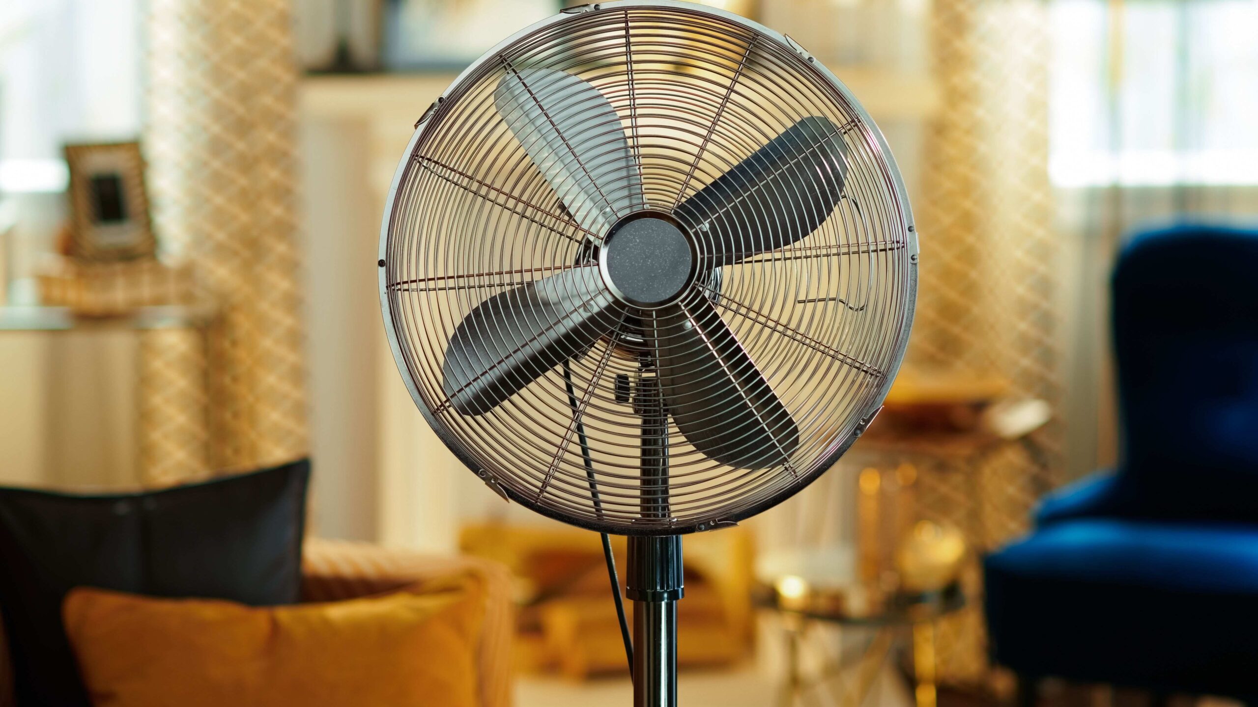 Tunisino prende a botte la moglie a colpi di ventilatore