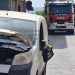 Marina di Modica, gattino intrappolato nel cofano, arrivano i pompieri