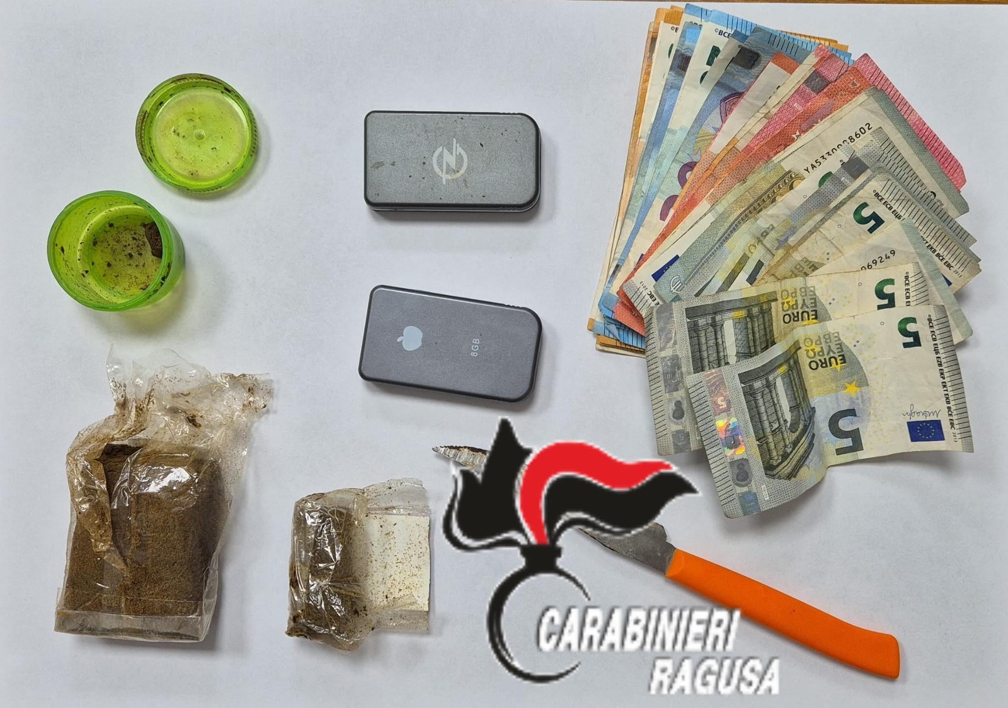 La droga nelle mutande, e la tavola imbandita di stupefacenti
