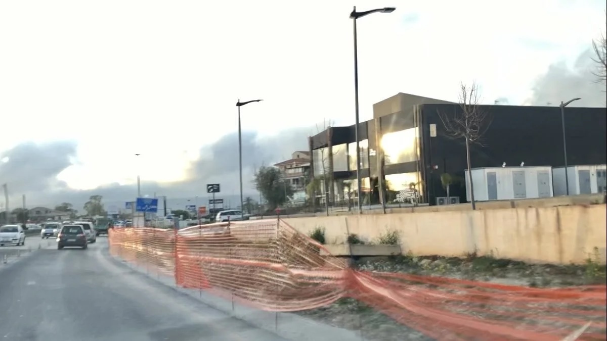 Polo commerciale a Modica, l’incubo di una strada degna di Beirut