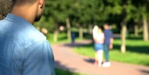 Padre e figlio stalker di una parente a Santa Croce
