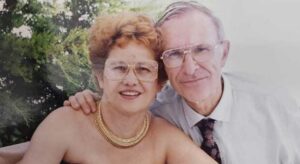 Marito e moglie muoiono nello stesso giorno, insieme fino alla morte