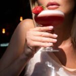 Ragazza beve cocktail e va in coma, qualcuno ha messo droga nel bicchiere