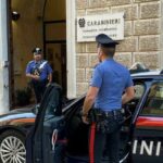Bimba entra al bar e chiede aiuto: Chiamate i carabinieri, papà ci picchia