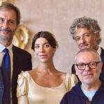 Fiorello scatenato canta al matrimonio della figlia Olivia