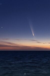 La cometa Atlas ripresa da Cava d'Aliga