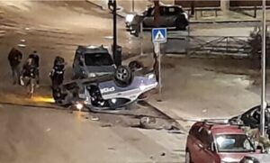 Inseguimento notturno, volante Polizia si ribalta, i ladri fuggono