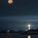 Il faro di Punta Secca e la Luna
