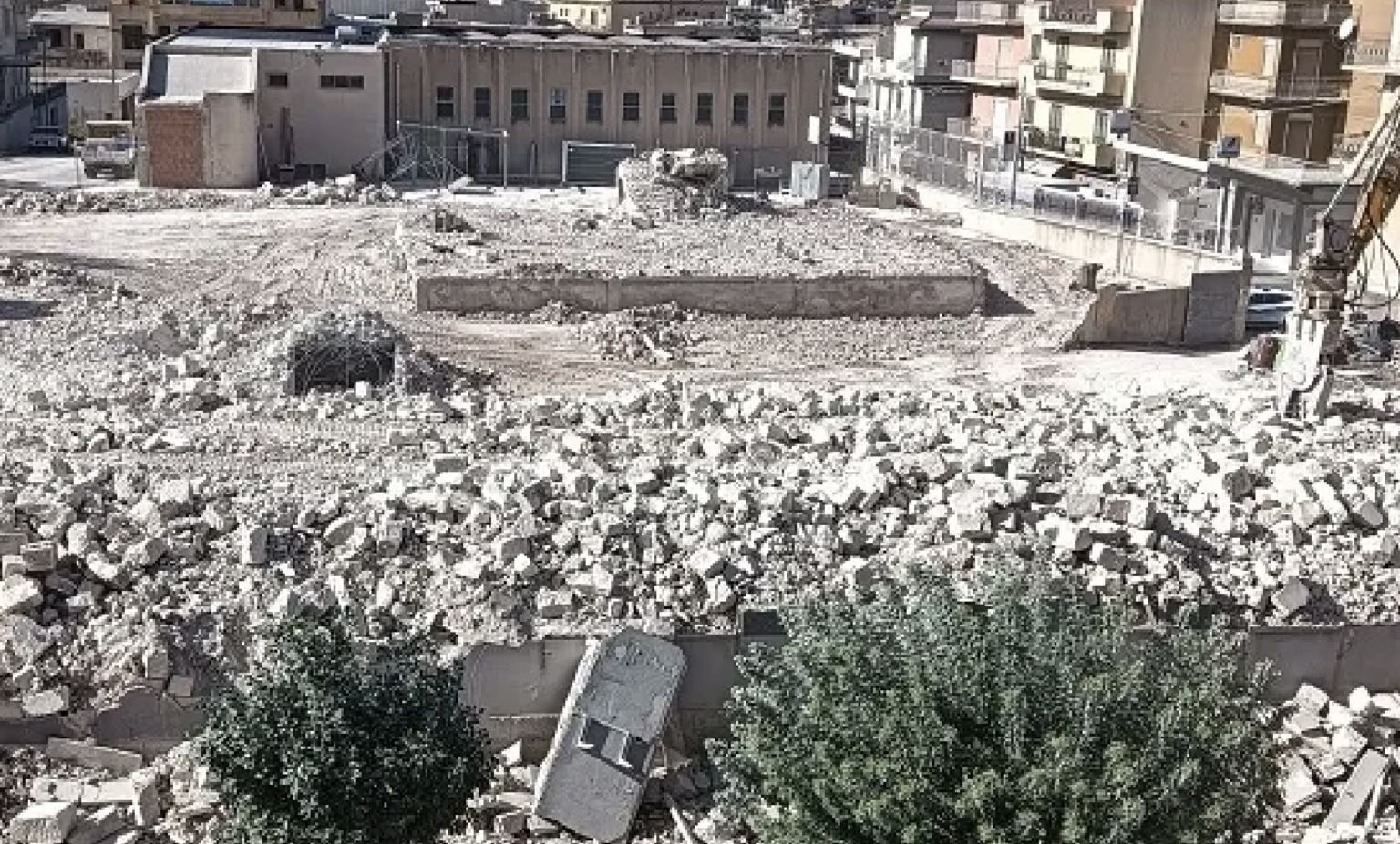 Comiso, demolita la scuola media Pirandello