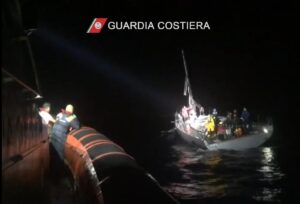 Pozzallo, Guardia Costiera soccorre velista infortunato