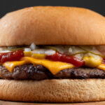 McDonald's, un morto e escherichia coli con panino Quarter Pounder