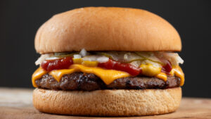 McDonald's, un morto e escherichia coli con panino Quarter Pounder