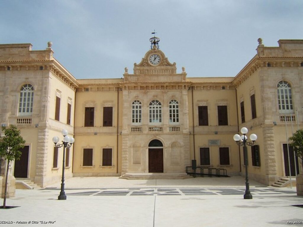 Pozzallo, un buco di 40 milioni al Comune