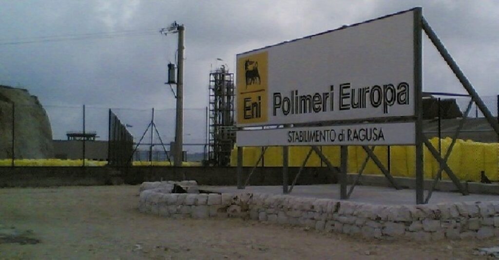 Eni chiude la produzione di polietilene e Versalis a Ragusa