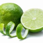 Cocktail con buccia di lime vietata in un bar a Catania