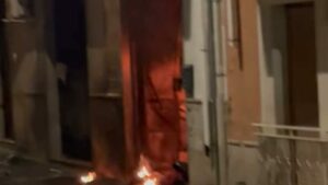 Attentato con ordigno ad agenzia di pompe funebri a Comiso
