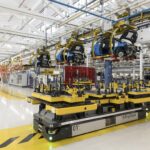 Auto, la produzione italiana si è dimezzata: -50%