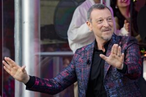 Chiude il quiz di Amadeus sul Nove "Chissà chi è"