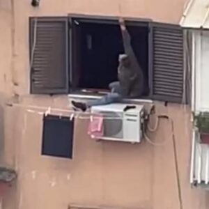 Pericoloso latitante barricato in casa, costretto ad arrendersi. Da anni gravitava su Pozzallo