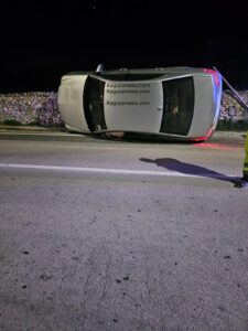 Alfa 156 sperona e fa cappottare una Mercedes classe E. FOTO