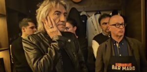 Ligabue inaugura il bar Mario al centro storico