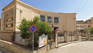 Alunno la colpisce, preside in ospedale