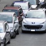 Ragusa, le nostre auto in doppia fila per prendere i bambini a scuola