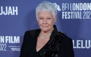 Judi Dench compie 90 anni